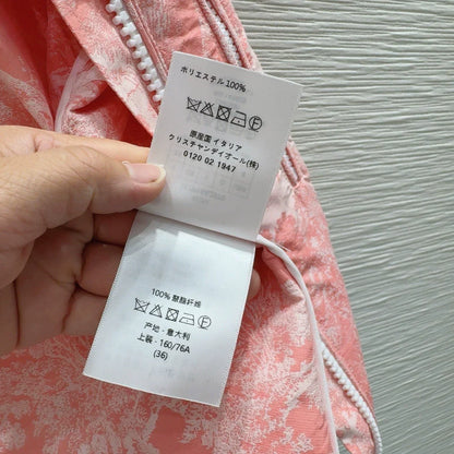 D 25 New Printed Bee Embroidery Buttoned Hooded Vest