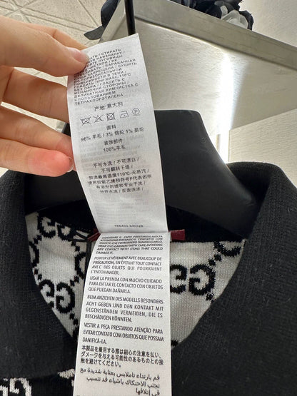 G 25 Reversible lapel jacquard knit short-sleeves.