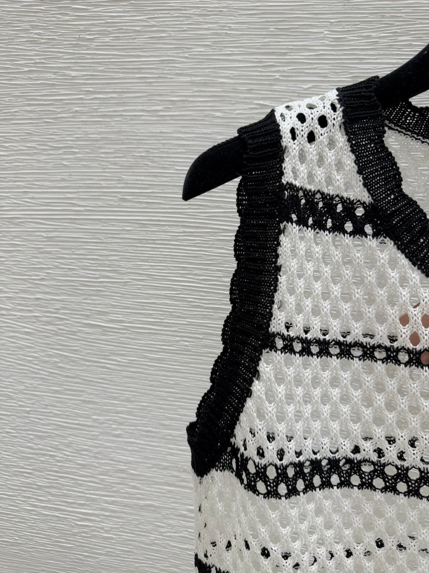25 new striped logo hollow sleeveless knitted vest