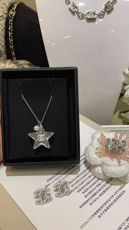 C 25 New Reversible White Enamel Acrylic Star Necklace
