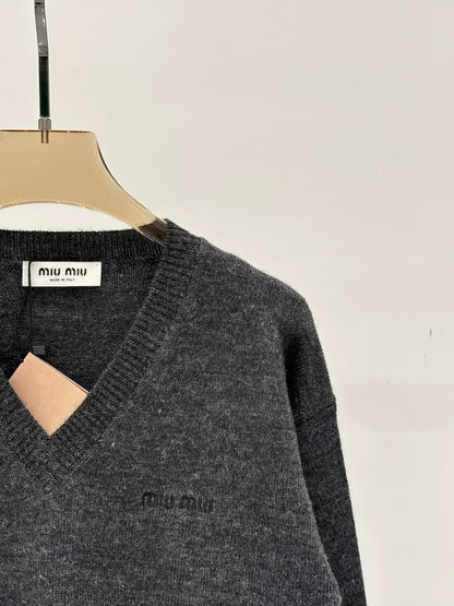 M 25 Spring and Summer new V-neck letter logo embroidery solid color simple casual knitted long sleeve