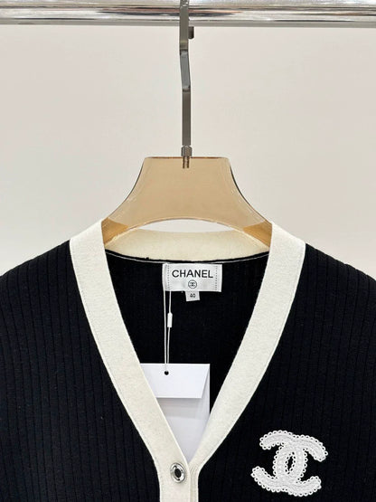 C 25 Spring and Summer new V-neck letter logo patch hemming knitted cardigan