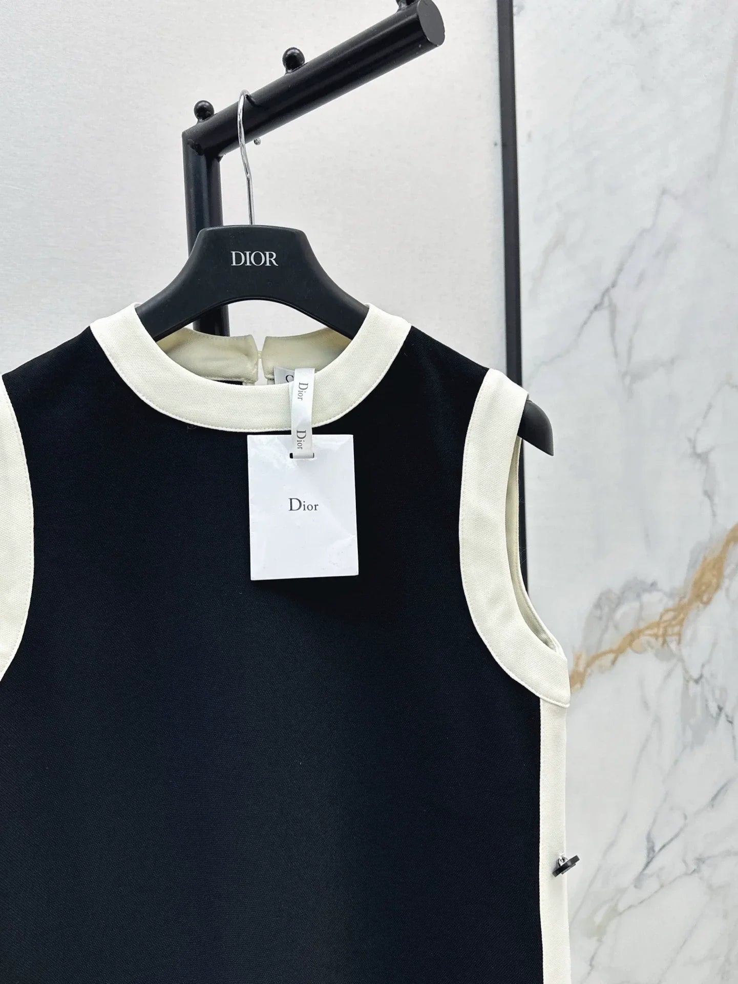 D 25 Spring/Summer New Classic Round Neck Sleeveless Dresses