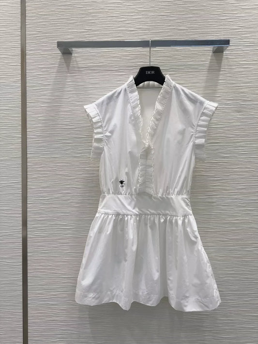 25 New Bee Embroidered Wooden Ear Trim V-Neck Sleeveless Dresses