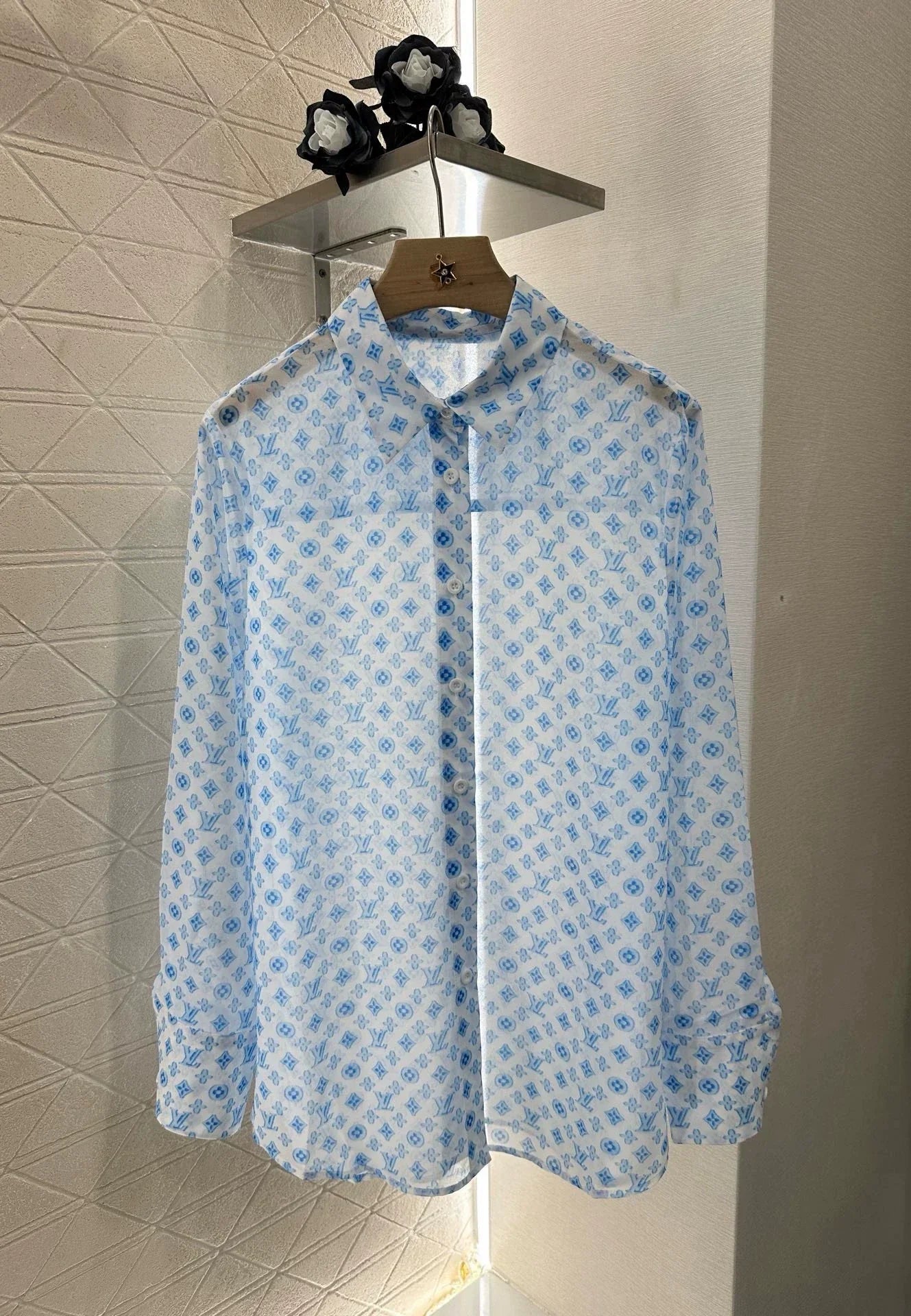 L 25  Printed Silhouette Shirt(Blue pink)
