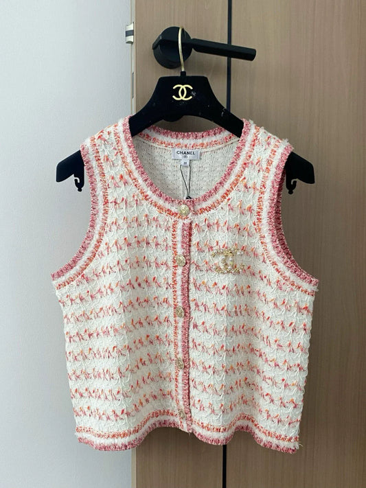 C 25 New Color Stripe Brooch Embellishment Round Neck Sleeveless Knit Tank Top