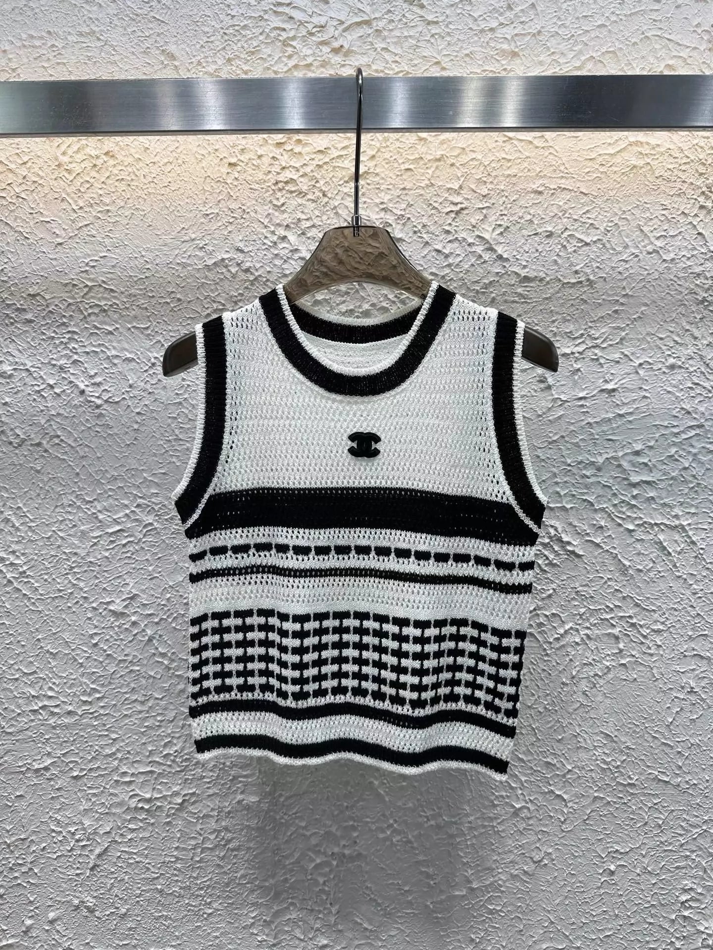 25 Summer New Hollow Knitted Vest