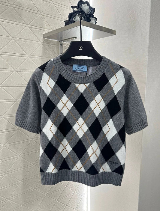 P 25 Diamond-patterned knit short-sleeved top