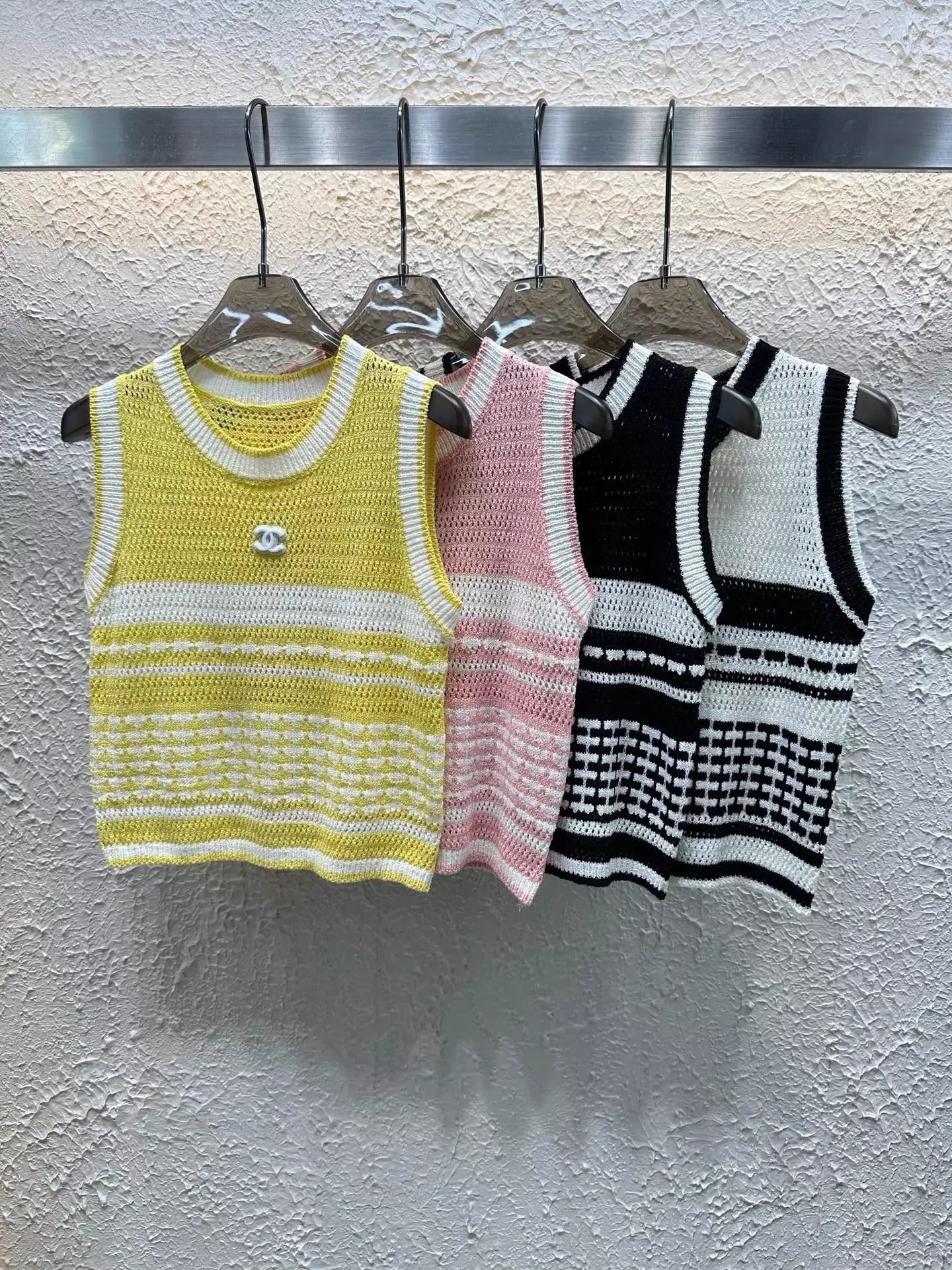 25 Summer New Hollow Knitted Vest