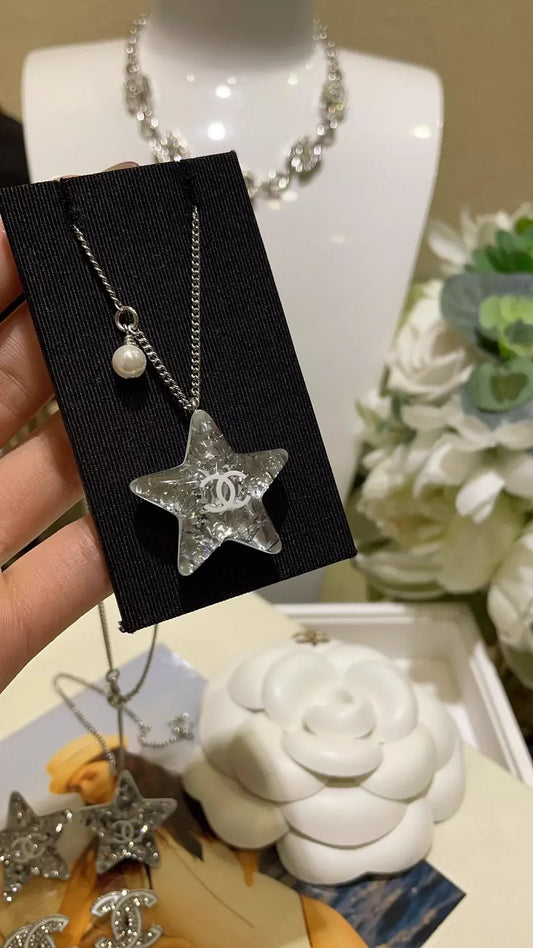 C 25 New Reversible White Enamel Acrylic Star Necklace