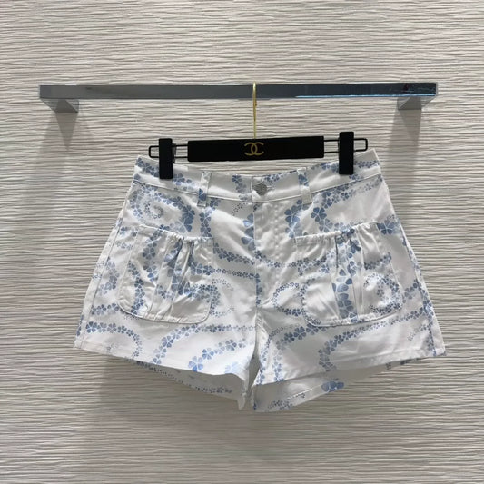 c 25 New color clashing printed pocket shorts