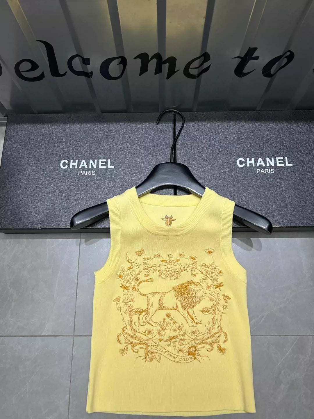25 Jungle Lion Embroidered Vest
