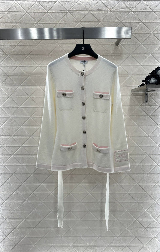 C New 25-item bag button and belted knitted cardigan.