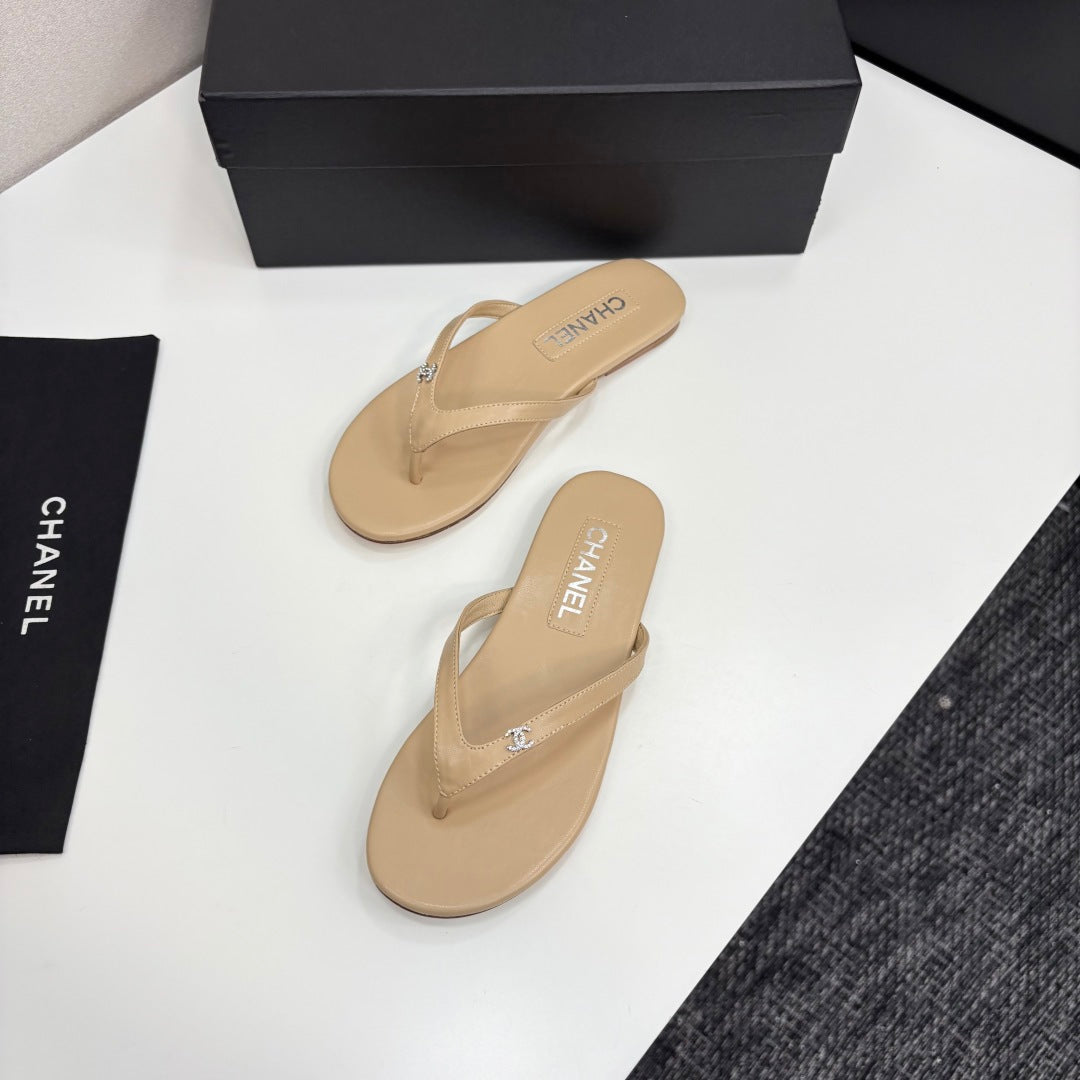 Crystal Logo Thong Sandal Beige Sheepskin 352476