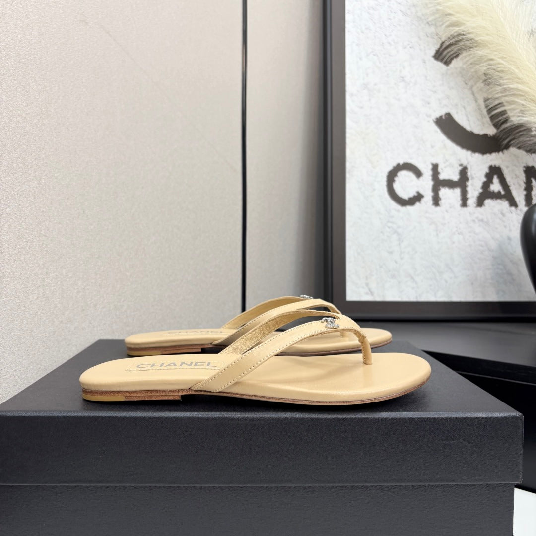 Crystal Logo Thong Sandal Beige Sheepskin 352476