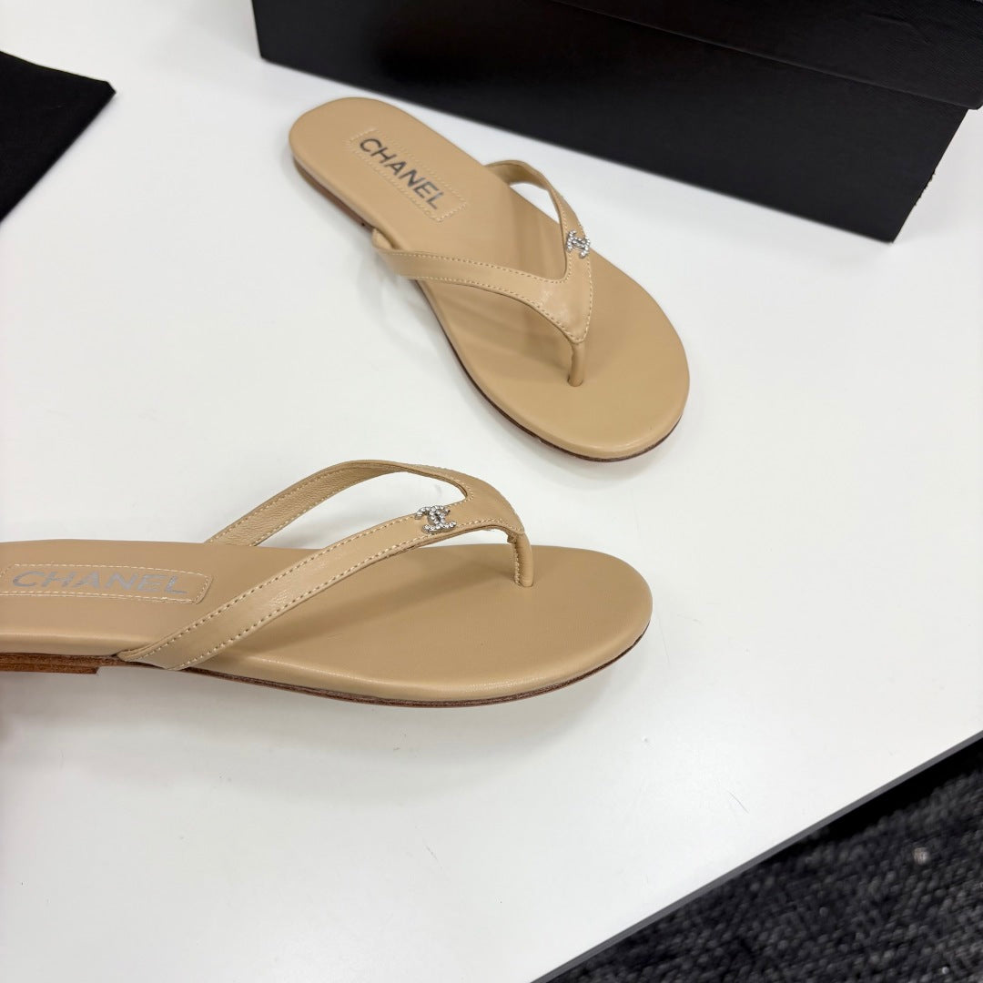 Crystal Logo Thong Sandal Beige Sheepskin 352476