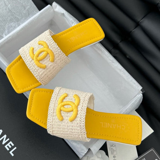 SLIDE IN RAFFIA AND LIGHT YELLOW LAMBSKIN