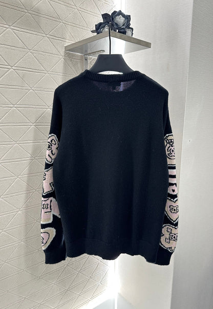 25 Comic-patterned crocheted letter knit sweater