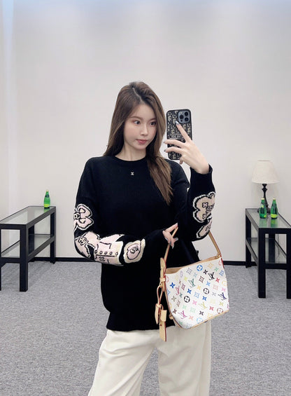 25 Comic-patterned crocheted letter knit sweater