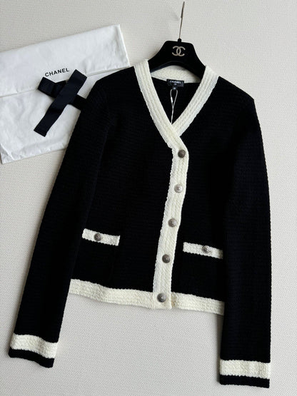Cardigan In Black Mix White Wool