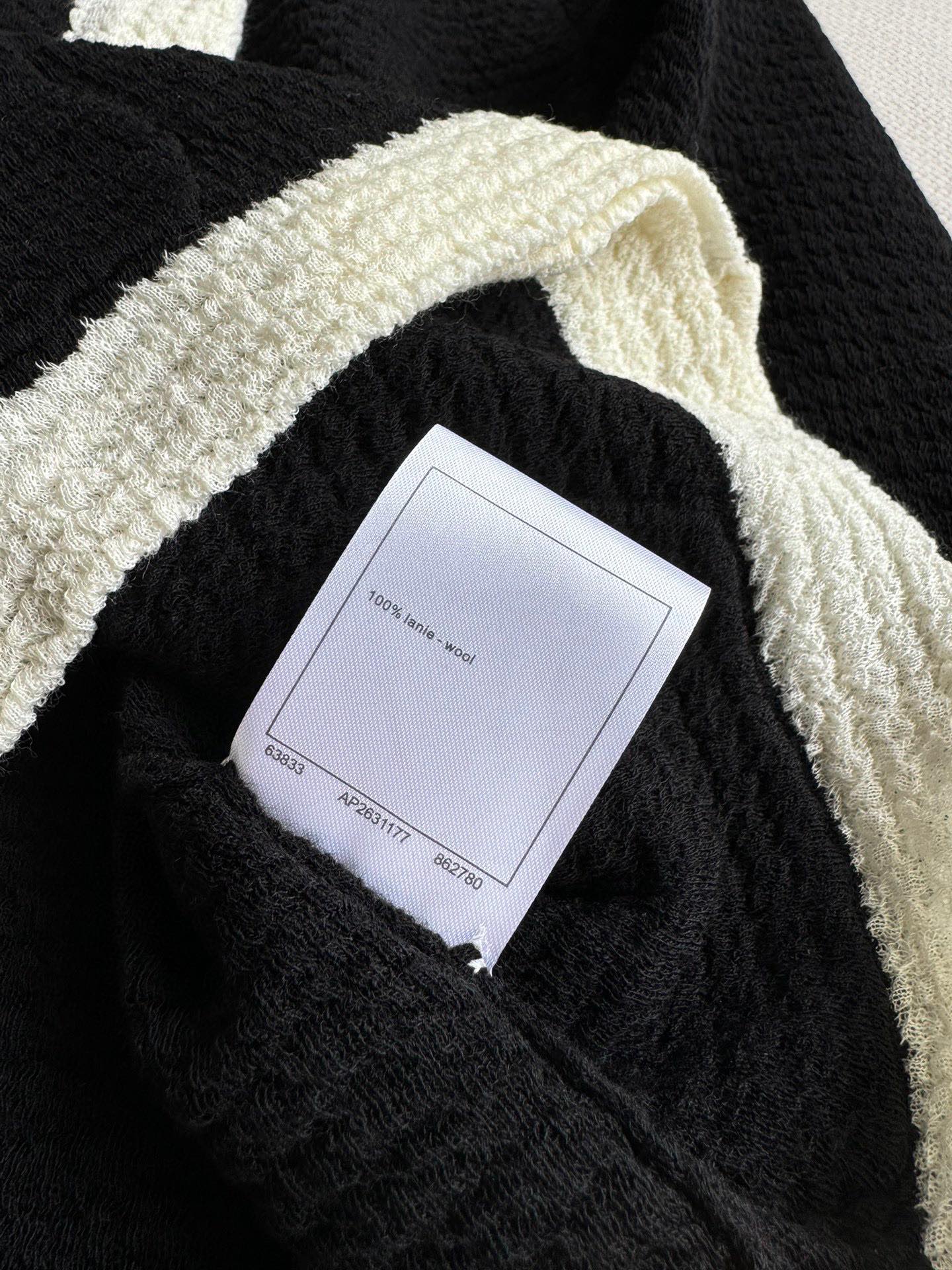 Cardigan In Black Mix White Wool
