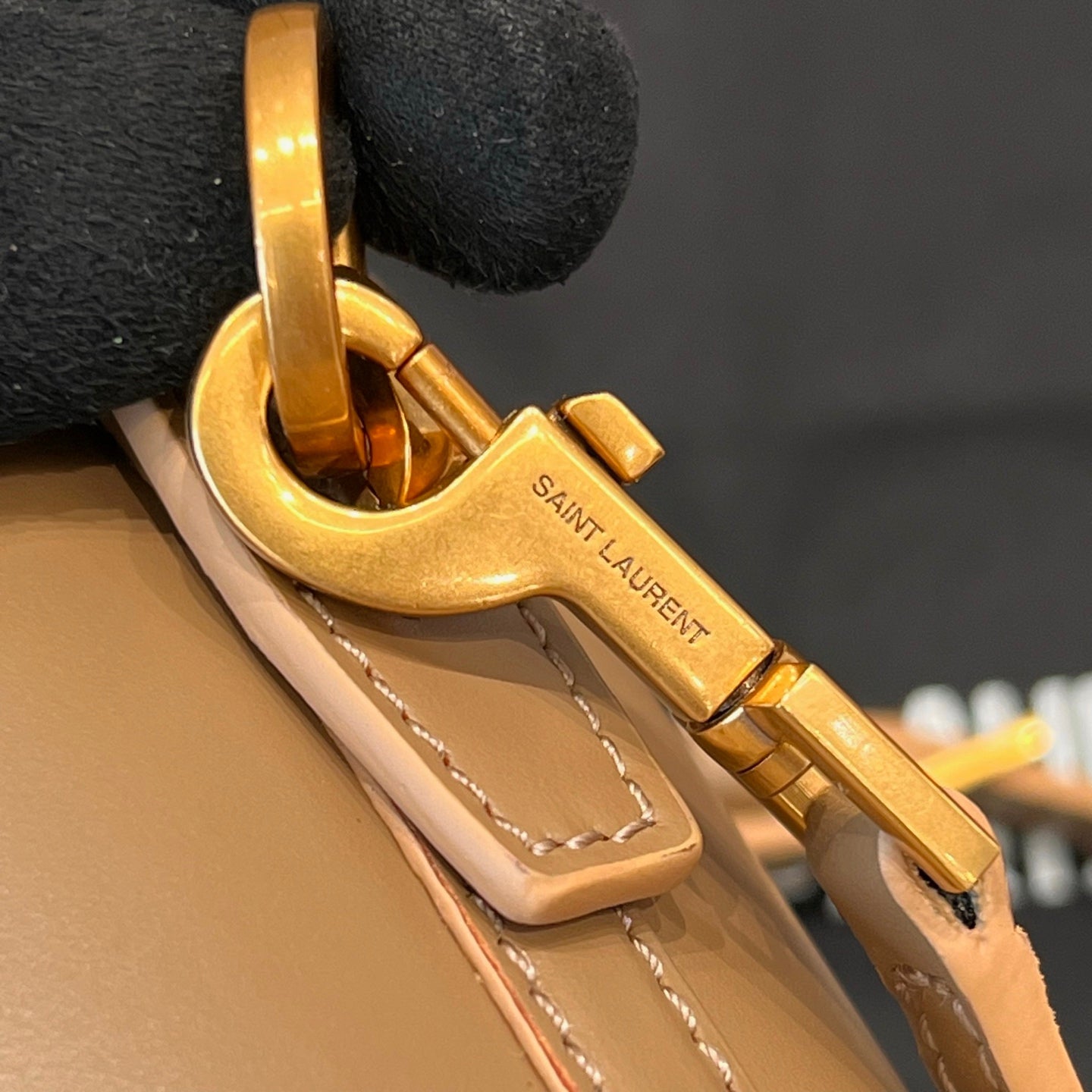 37 Bucket Bag 15cm Beige Gold Cowhide