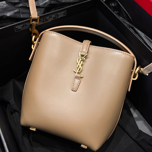 37 Bucket Bag 15cm Beige Gold Cowhide