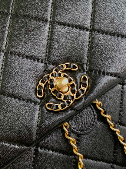 25 BACKPACK IN BLACK CALFSKIN GOLD HARDWARE