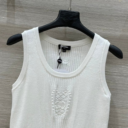 25 autumn and winter new product heart logo intarsia knitted vest