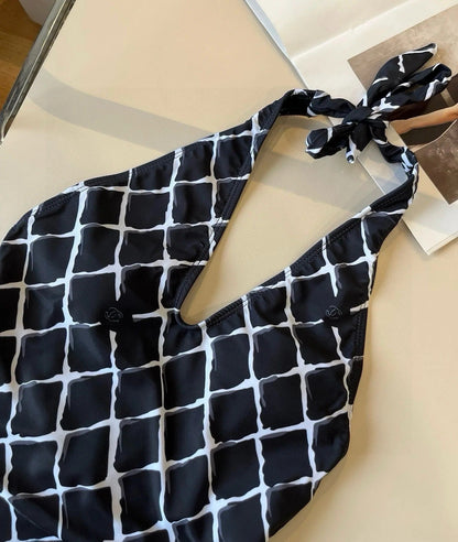 BIKINI SWIMSUIT SET IN WHITE CHECKERED PRINT ON BLACK BACKGROUND 624545