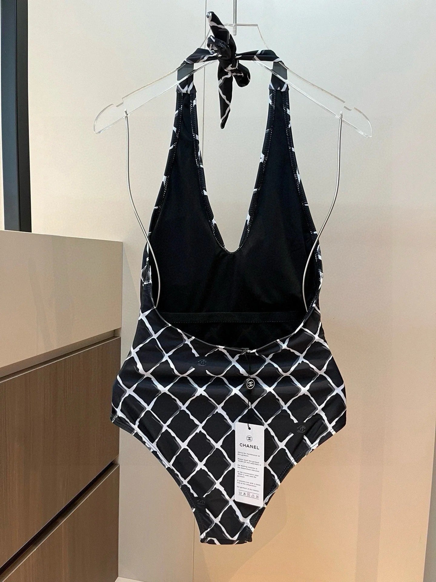 BIKINI SWIMSUIT SET IN WHITE CHECKERED PRINT ON BLACK BACKGROUND 624545