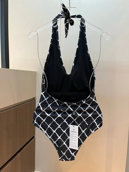 BIKINI SWIMSUIT SET IN WHITE CHECKERED PRINT ON BLACK BACKGROUND 624545