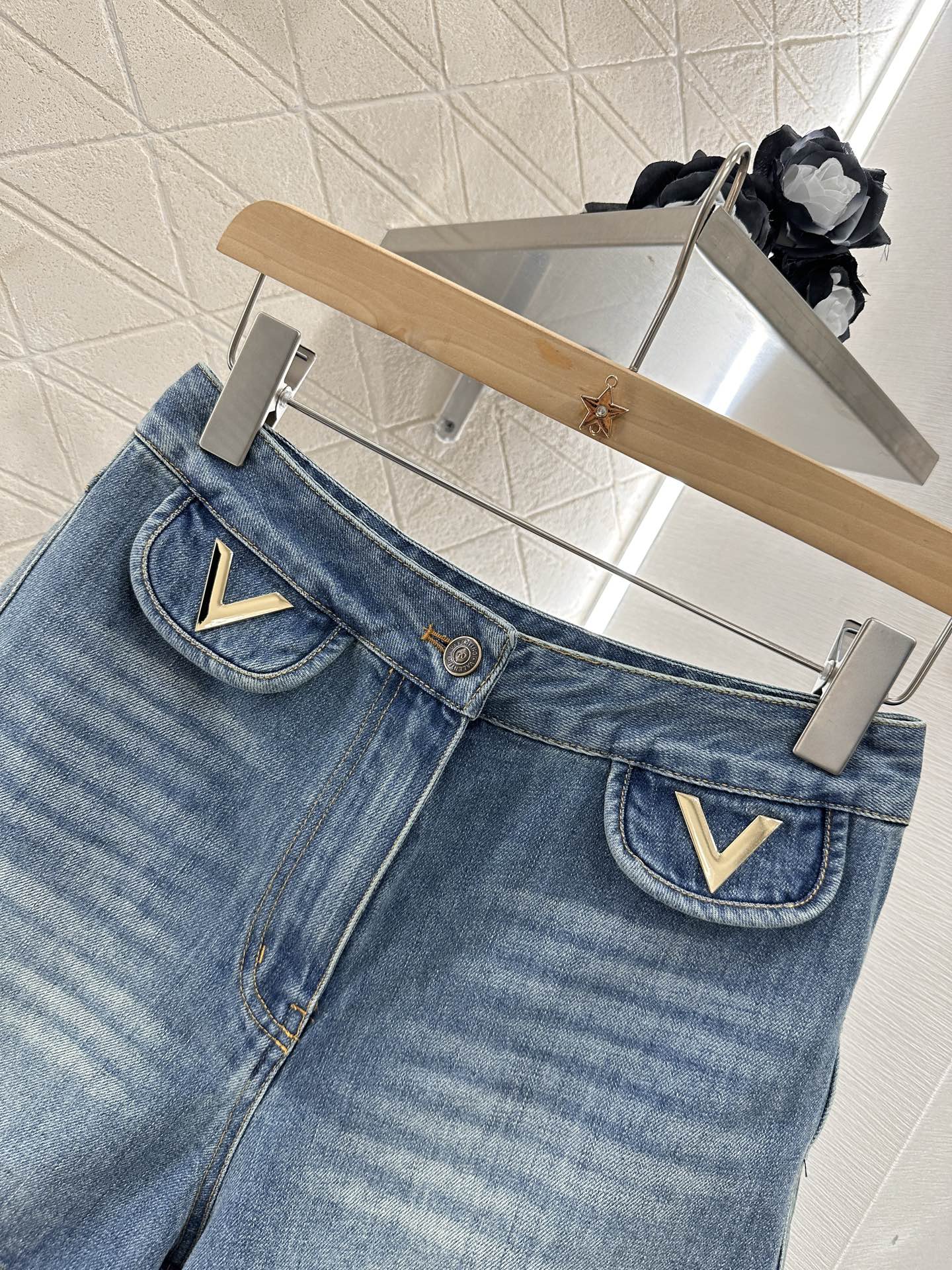 V 2025 new products Denim pocket shorts