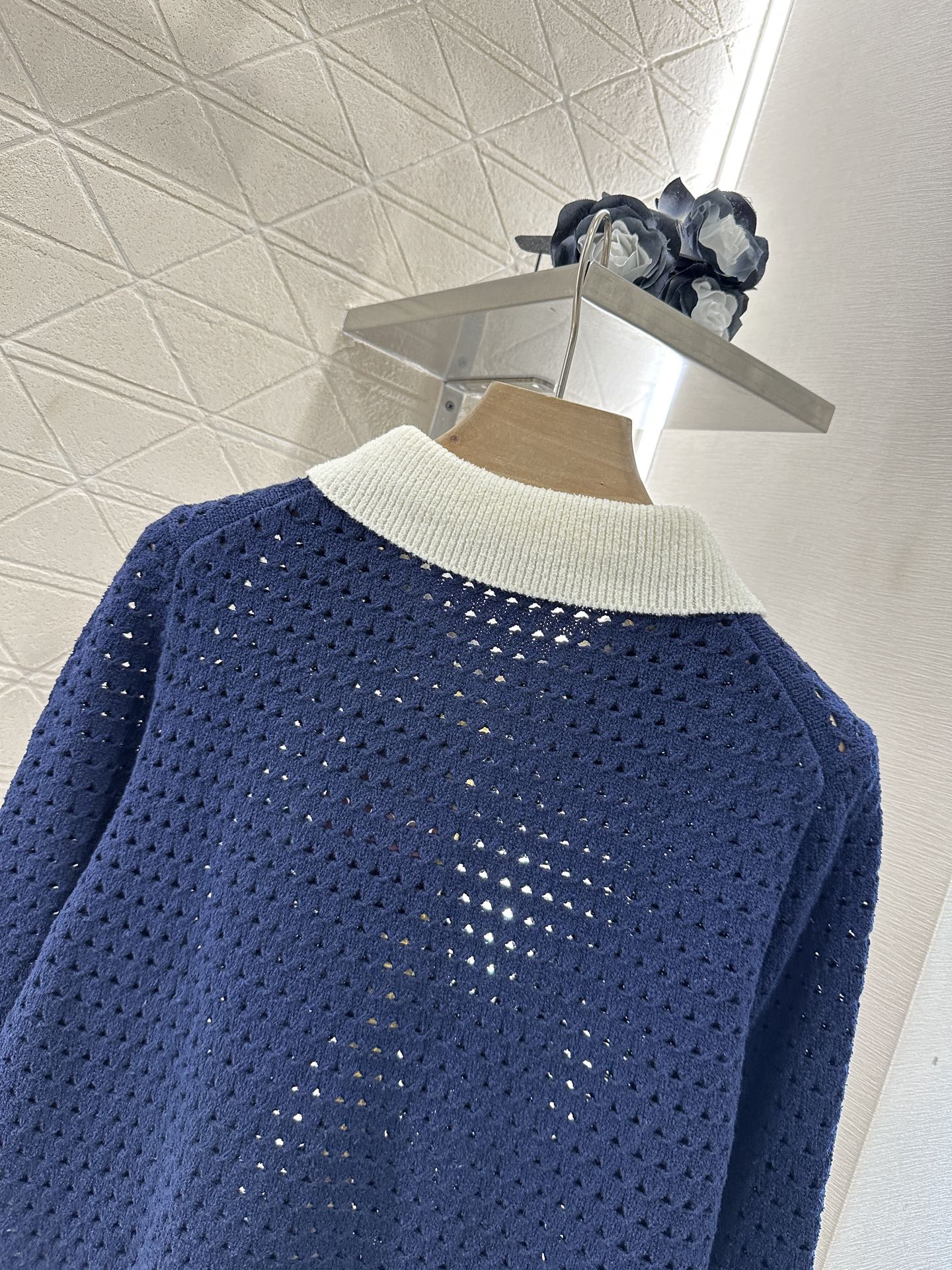 25 new product Hollow knitted cardigan