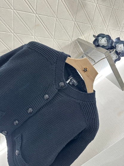 25 new products Cardigan and skirt set