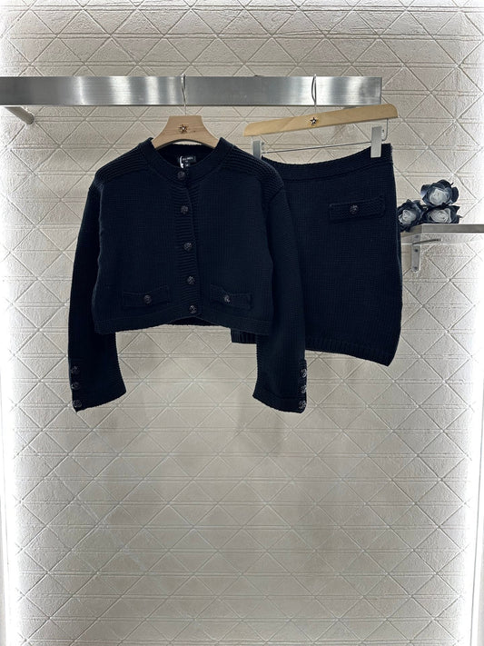 25 new products Cardigan and skirt set