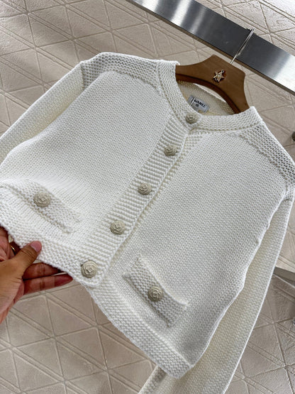 25 new products Cardigan and skirt set