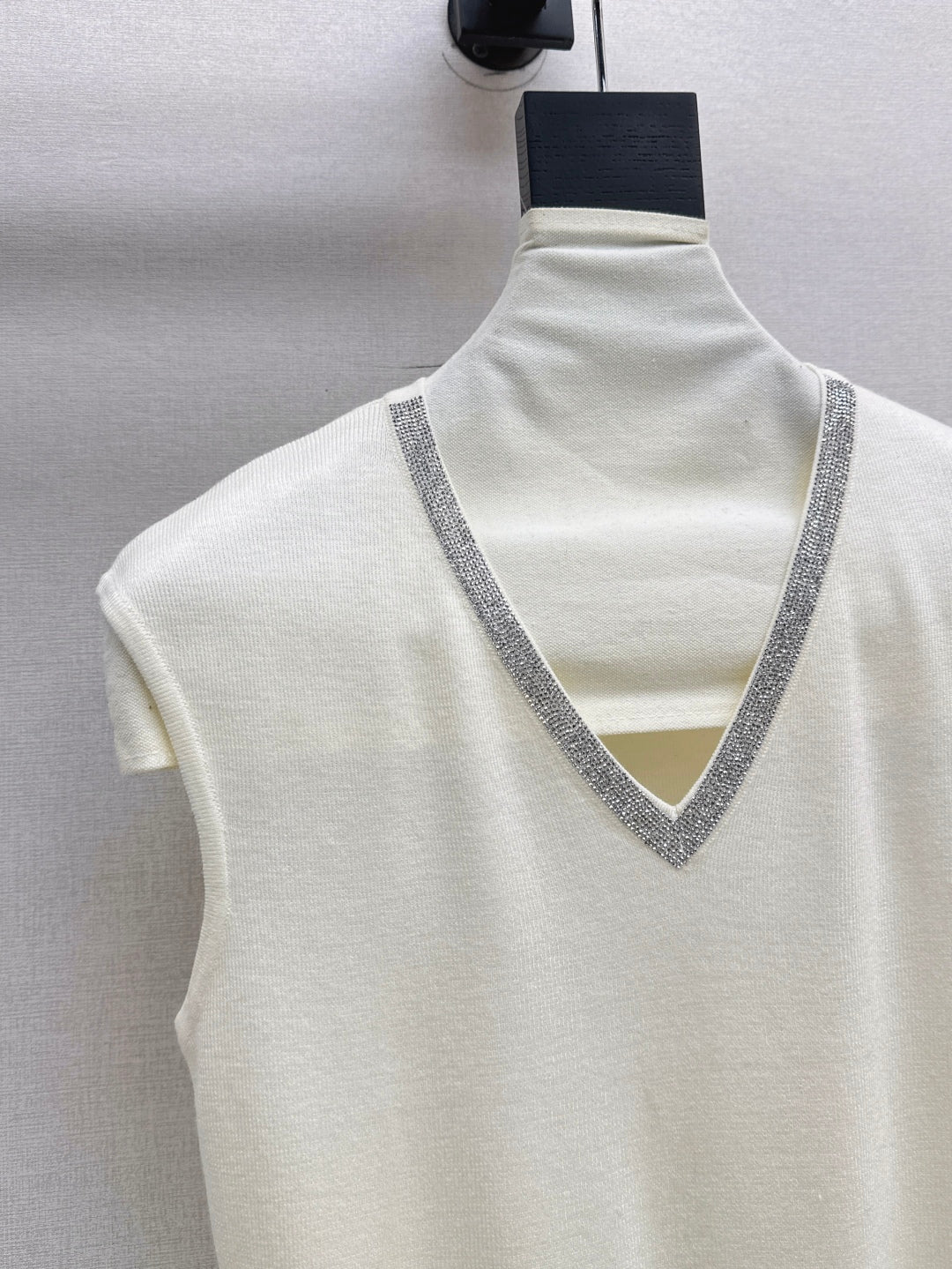 25fw v-neck vest
